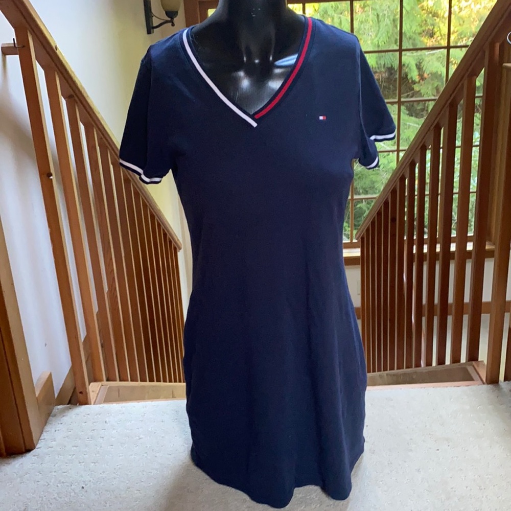 Tommy Hilfiger- Essential V-neck tee shirt dress